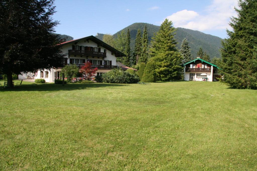 Hotel Garni Sonnenhof Sonnenmoosstrasse 20, 83700 Rottach-Egern