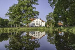 Hôtel Hotel & Gästehaus Gut Kaden Kadener Str. 9 25486 Alveslohe Schleswig-Holstein