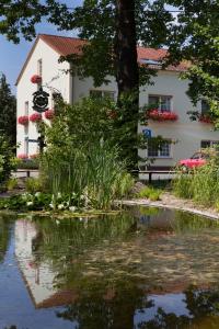 Hôtel Hotel & Gasthaus Zum Eichenkranz Unter den Eichen 1 OT Kolzenburg 14943 Luckenwalde Brandebourg