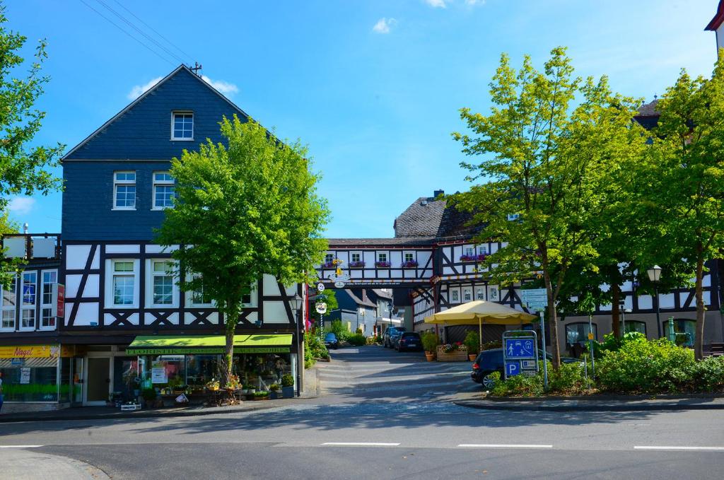 Hotel Gasthof Koch Mittelstraße 1-3, 57567 Daaden
