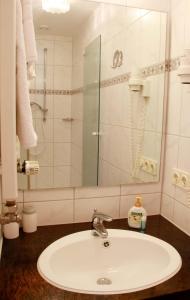 Hôtel Hotel Gasthof Krone Augsburger Str. 9 86441 Zusmarshausen Bavière