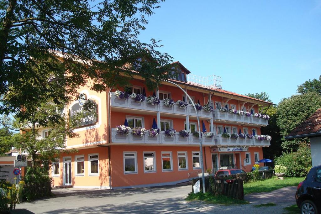 Hotel Gasthof Seefelder Hof Alexander-Koester-Weg 6, 86911  Dießen am Ammersee