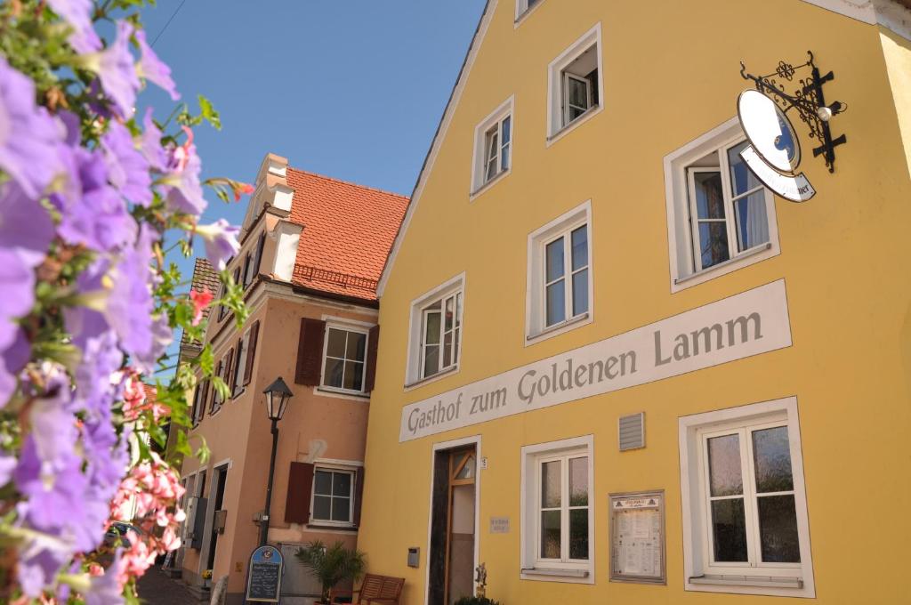 Hotel Gasthof zum Goldenen Lamm Marktplatz 15, 86655 Harbourg