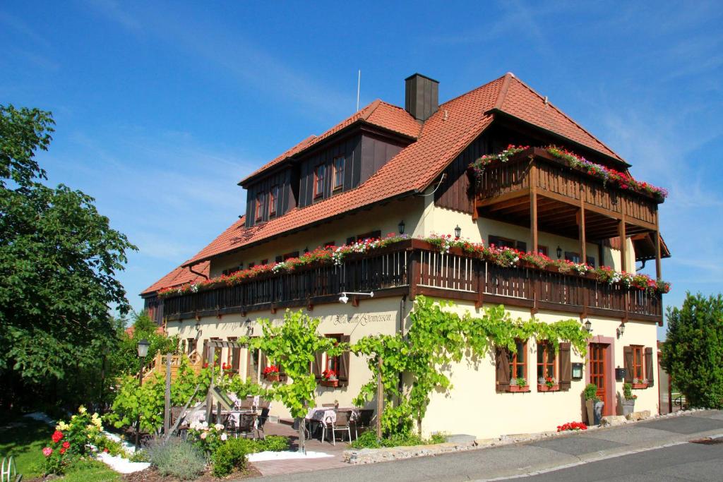 Hotel & Gasthof zum Rödelseer Schwan Am Buck 1, 97348 Rödelsee