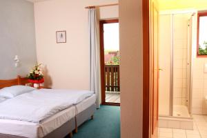 Hotel & Gasthof zum Rödelseer Schwan