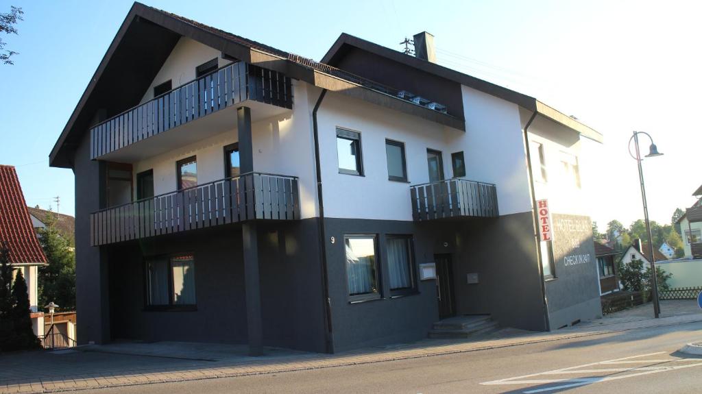Hotel Glas Schwarzwald Hauptstraße 9, 78737 Fluorn