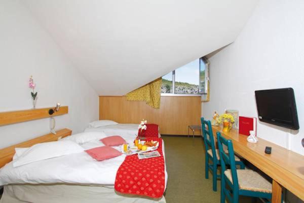 Hotel Grand Canyon du Verdon Falaise des Cavaliers, 83630 Aiguines