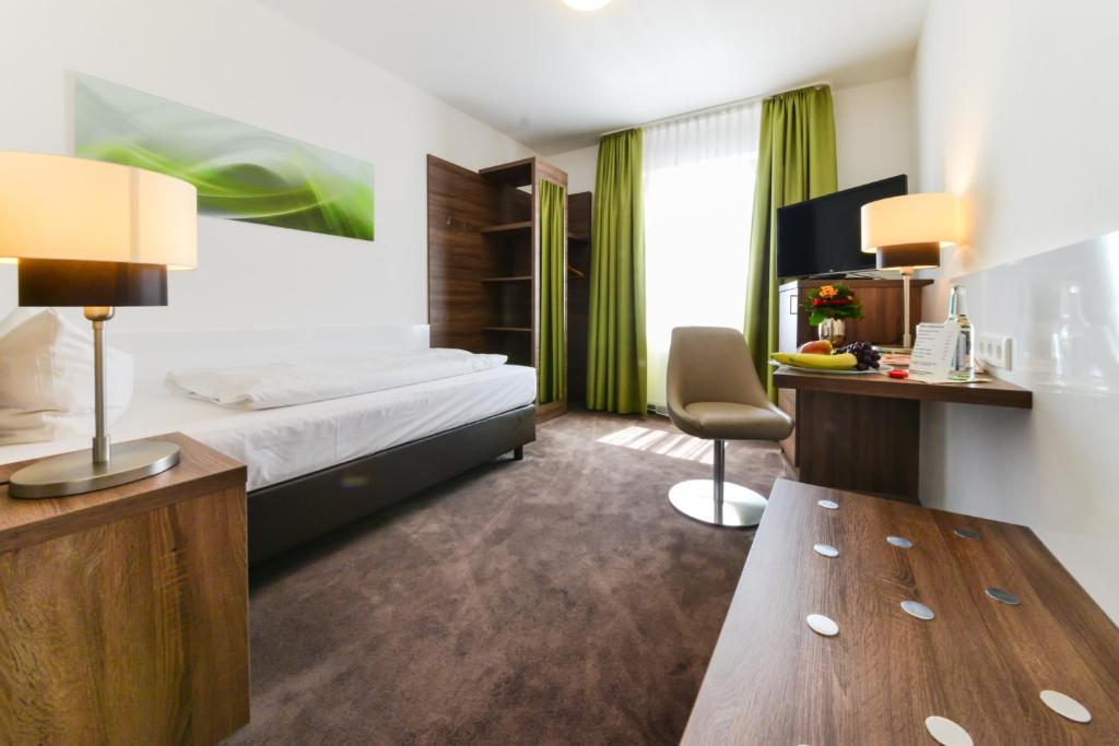 Hotel Günter Am Pfannenstiel 14 - 18, 85101 Lenting