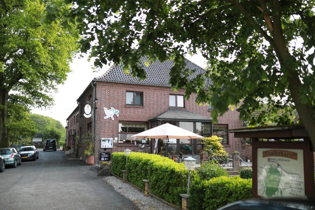 Hotel Haus Nachtigall - B&B Am Hochwald 12, 47589 Uedem