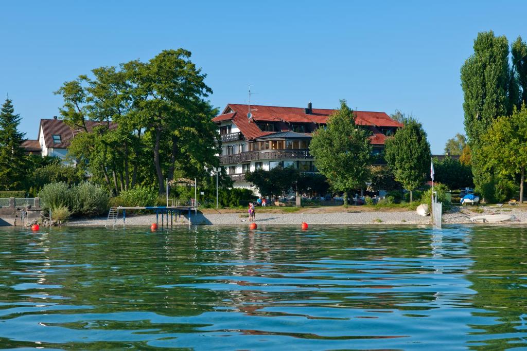 Hôtel Hotel Heinzler am See Strandbadstraße 3 88090 Immenstaad am Bodensee