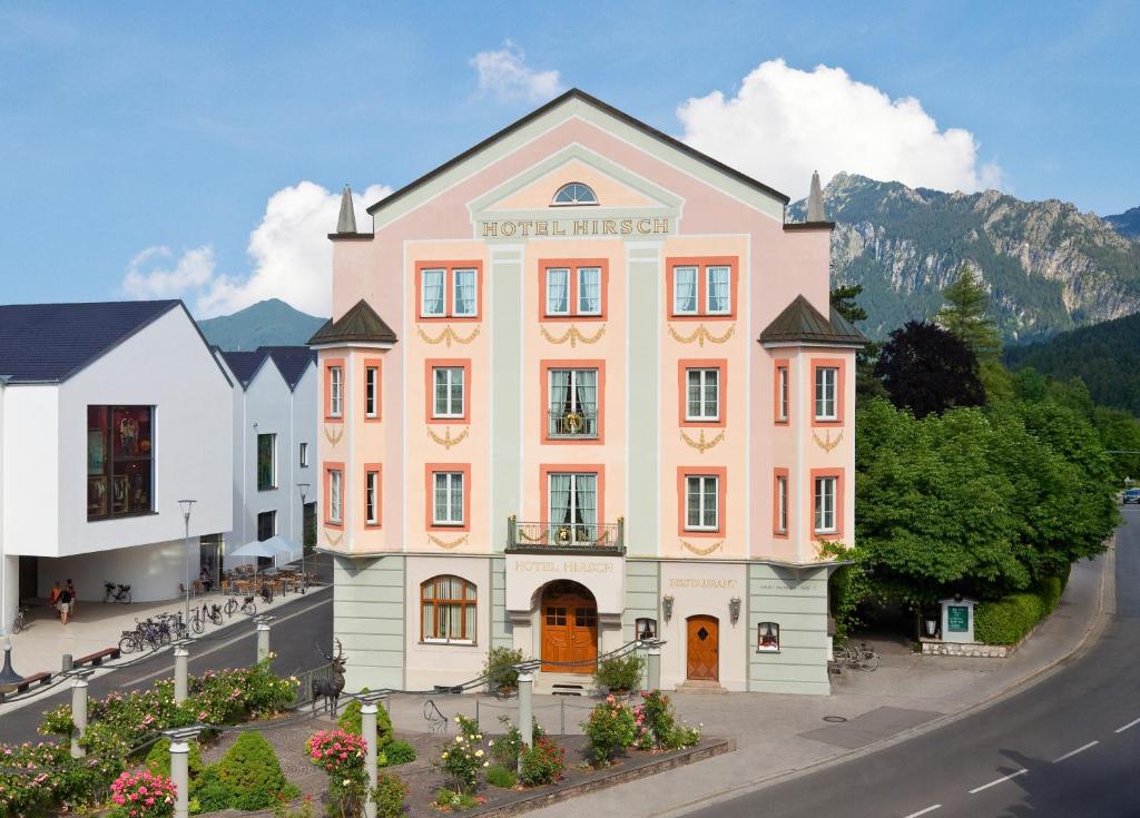 Hotel Hirsch Kaiser-Maximilian-Platz 7, 87629 Füssen