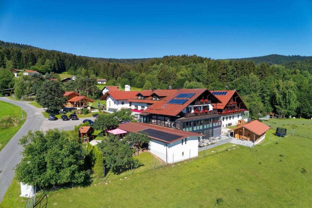 Hotel Hirschenstein Lindenau 44, 94250 Achslach