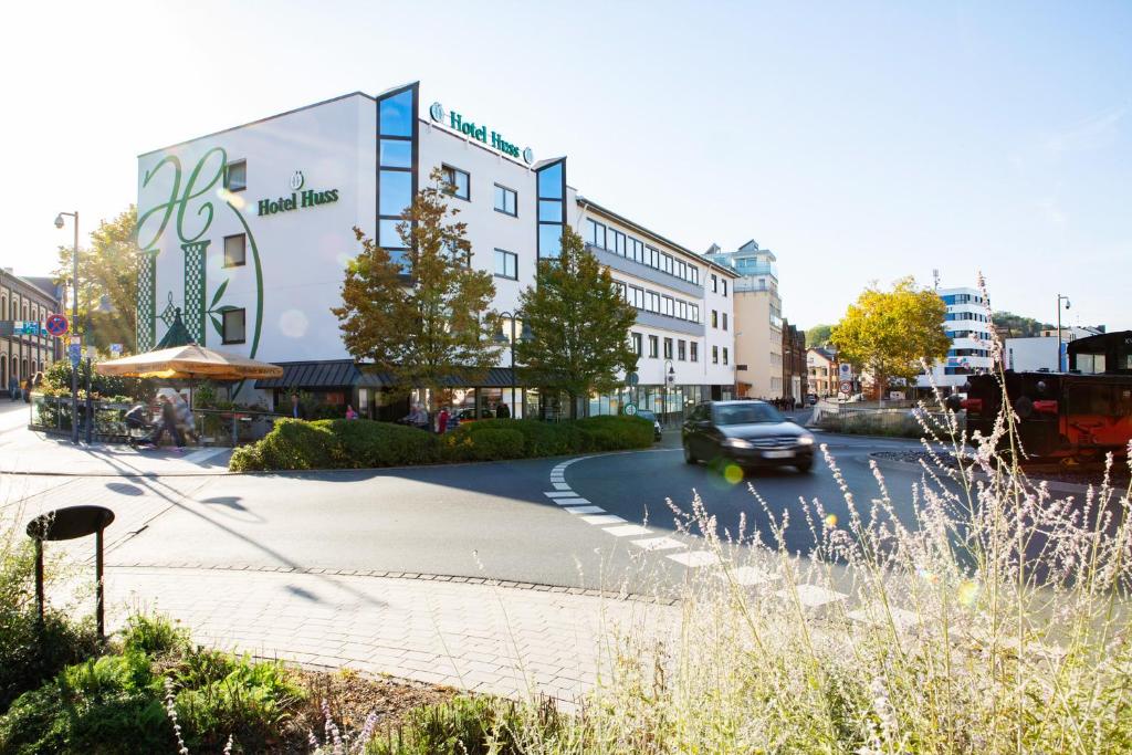 Hôtel Hotel Huss Limburg Bahnhofsplatz 3 65549 Limburg an der Lahn