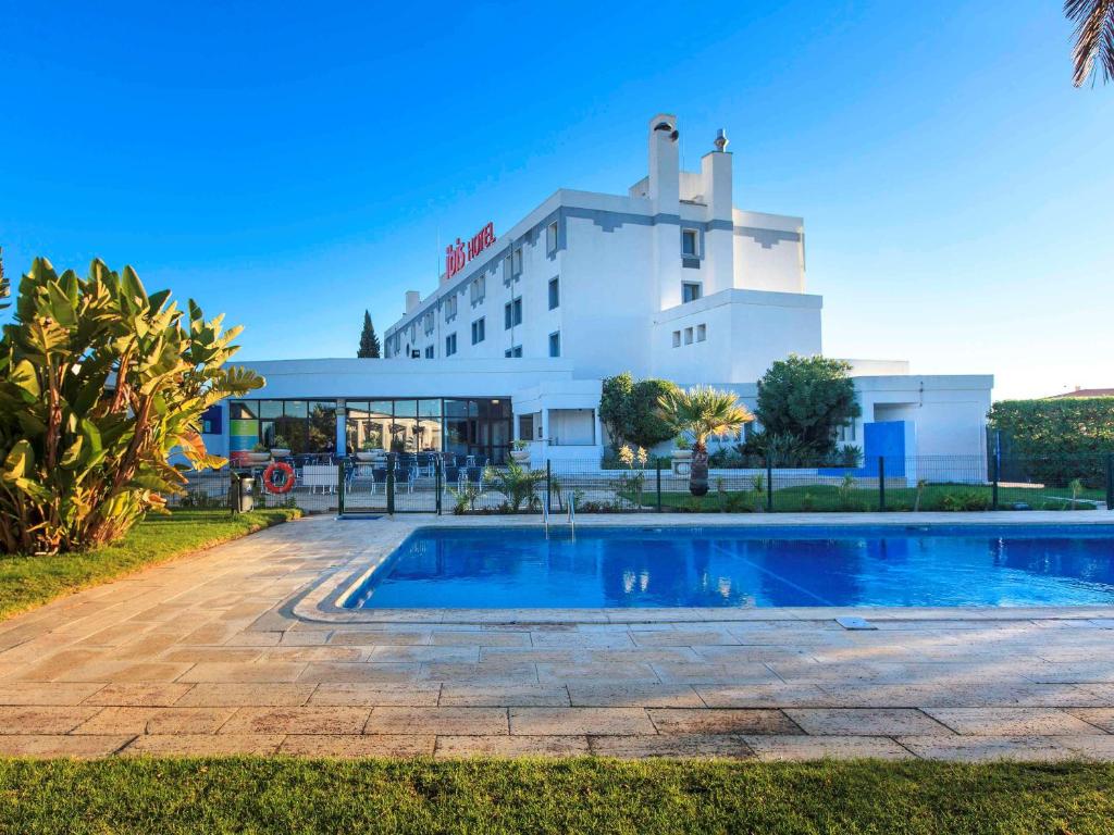 Hotel ibis Faro Algarve Rua Antonio Aleixo 206 - EN 125, 8005-174 Faro