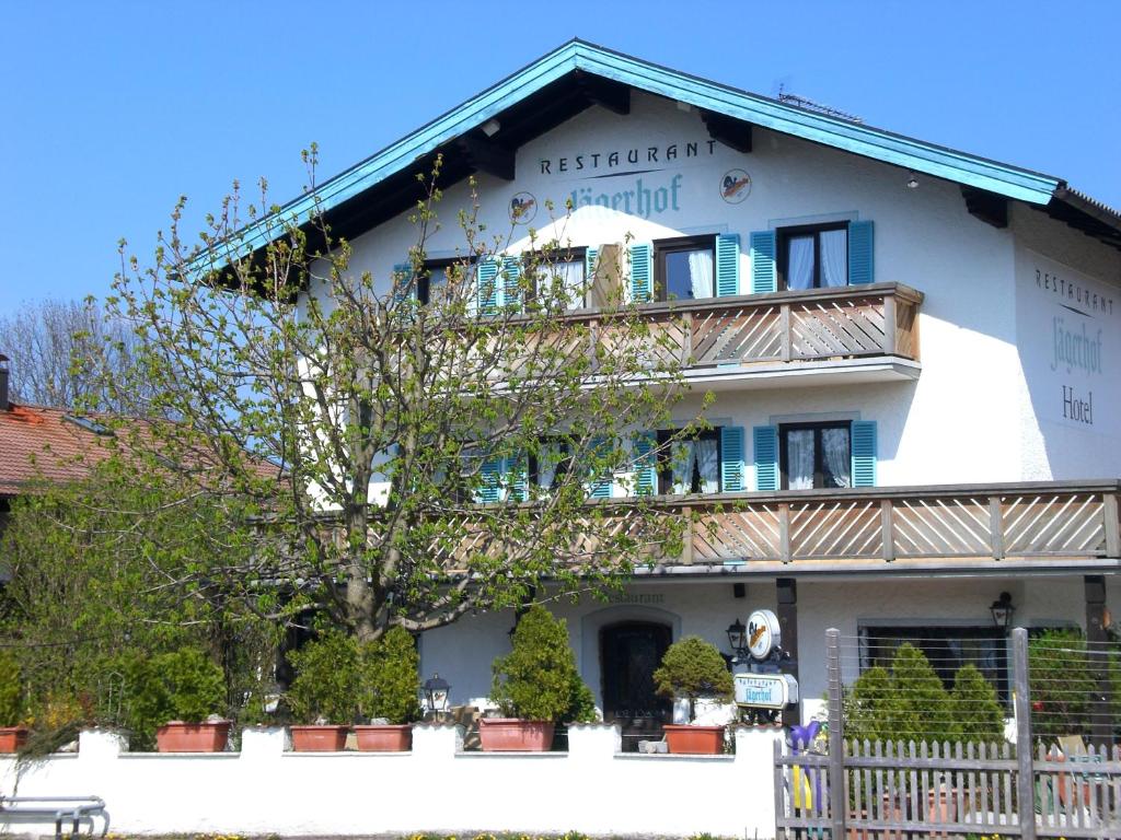 Hotel Jägerhof garni Rottauer Straße 15, 83233  Bernau am Chiemsee