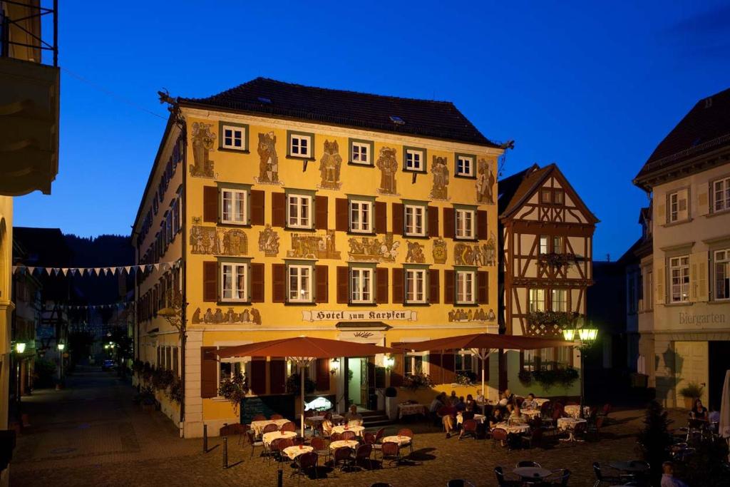 Hôtel Hotel Karpfen Alter Markt 1 Navigationsadresse: Kellereistraße 1 69412 Eberbach