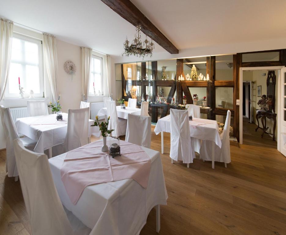 Hôtel Hotel Kavaliershaus/Schloss Bad Zwesten Schlossweg 2-4 34596 Bad Zwesten