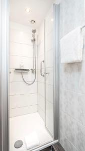 Hôtel Hotel Kreuzer Rissener Str.195 22559 Wedel Schleswig-Holstein