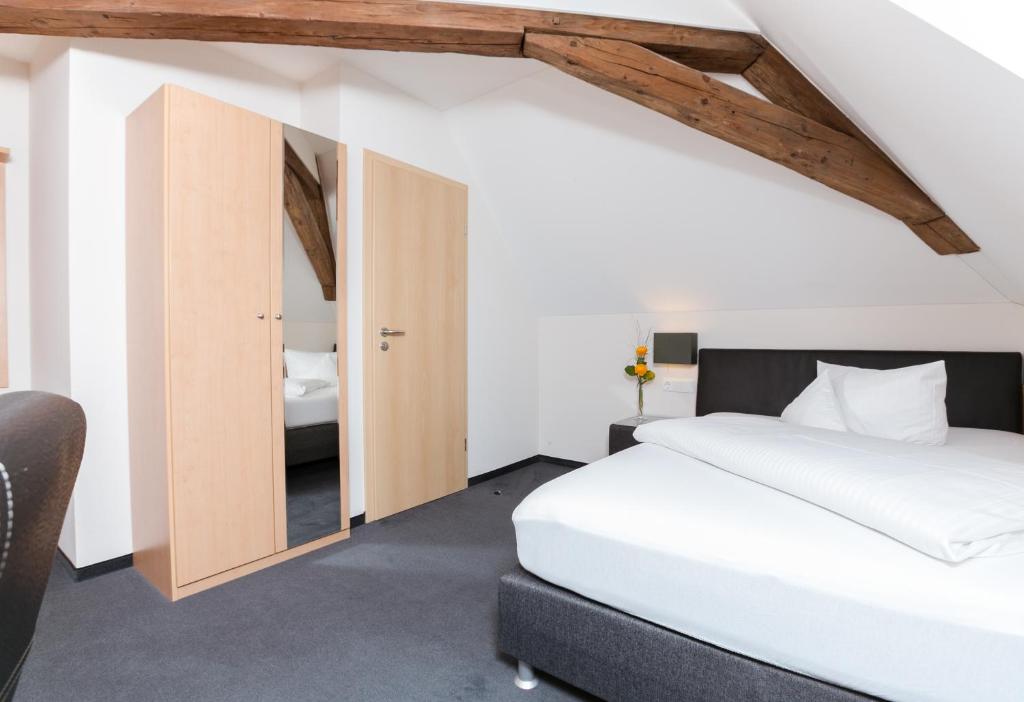 Hotel Krone Marktplatz 7, 86653 Monheim