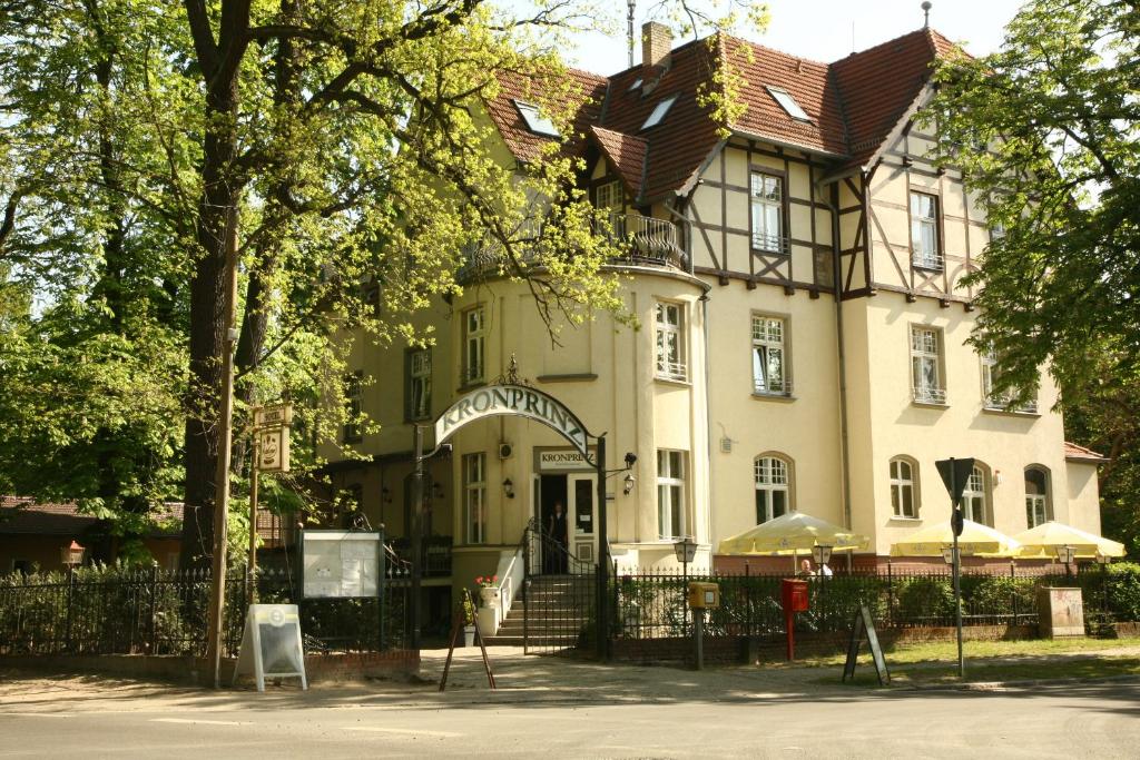 Hôtel Hotel Kronprinz Friedrich-Engels-Allee 127 14612 Falkensee