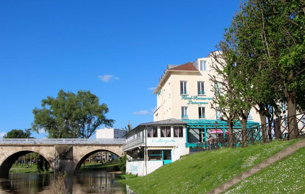 Hôtel L'Esturgeon 6 cours du 14 juillet, 78300 Poissy