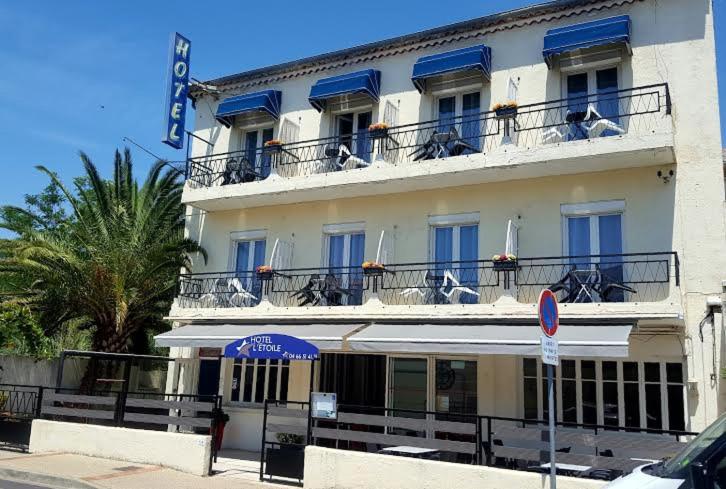 Hôtel Hôtel l'Etoile 119 Avenue de Camargue 30240 Le Grau-du-Roi