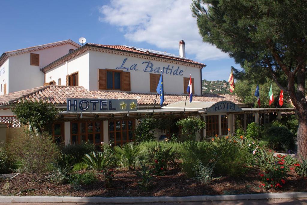 Hotel La Bastide Place Des Pins Penchés Saint-Clair Le Lavandou, 83980 Le Lavandou