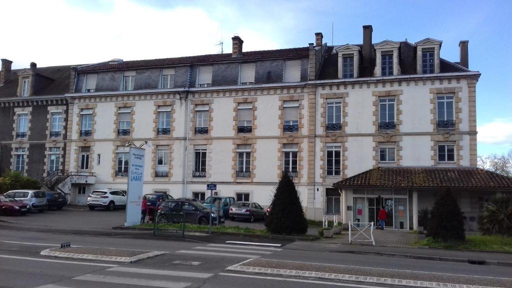 Hôtel Labat anciennement clinique Labat 5 Rue Xavier Darget, 64300 Orthez