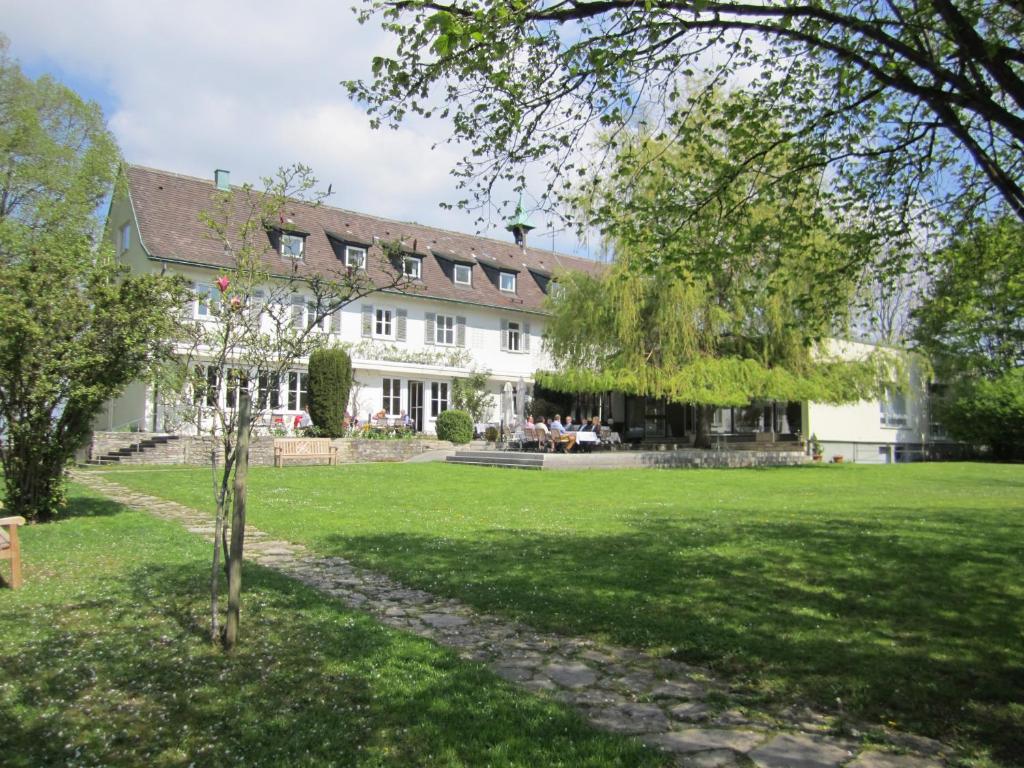 Hotel Landgut Burg GmbH Landgut Burg 1, 71384 Weinstadt