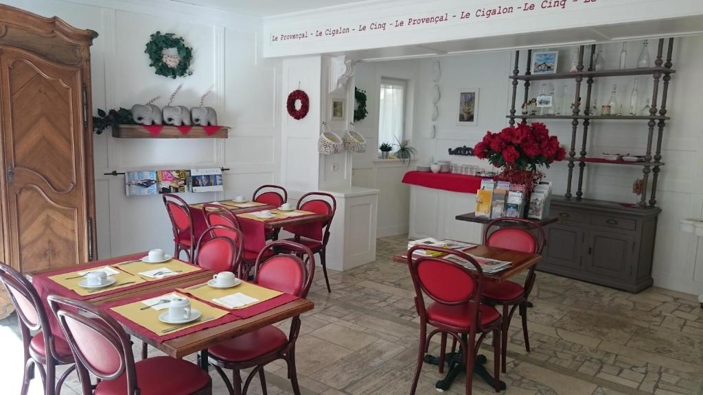 Hôtel Hotel Le 5 37 Bd Du 14 Juillet 13500 Martigues