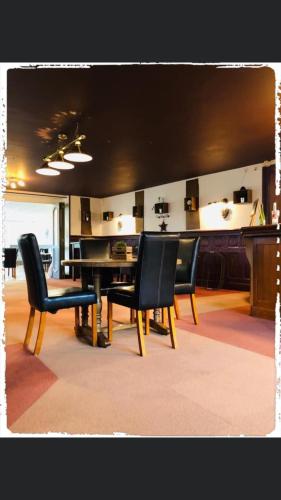Hôtel le Bretagne et Restaurant Le Papillon