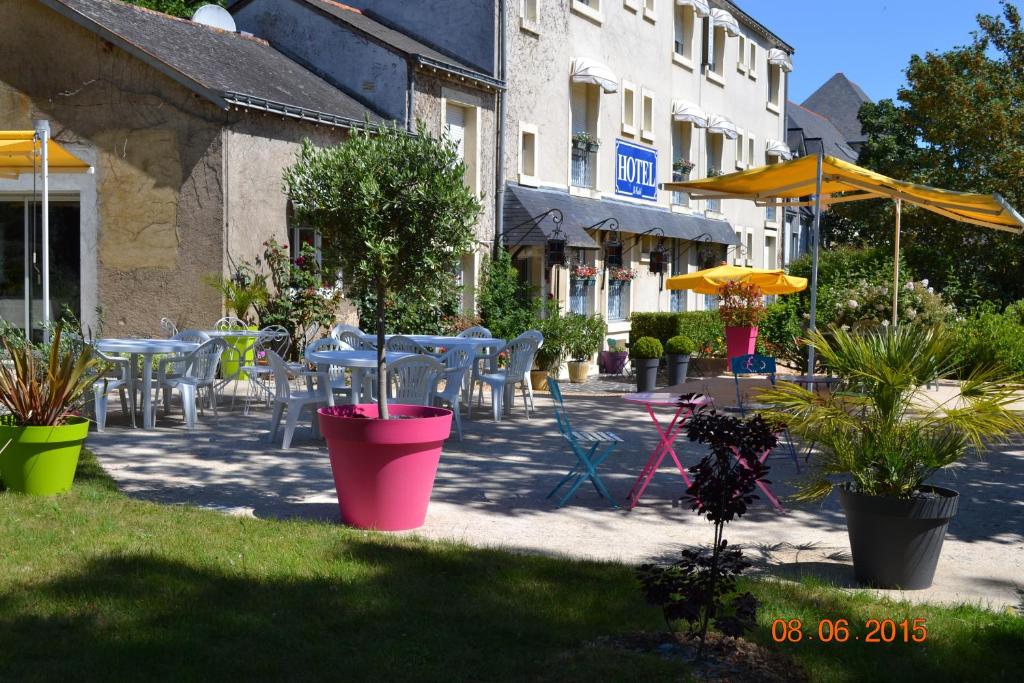 Hôtel Hôtel Le Castel 1 Rue Louis Moron 49320 Brissac-Quincé