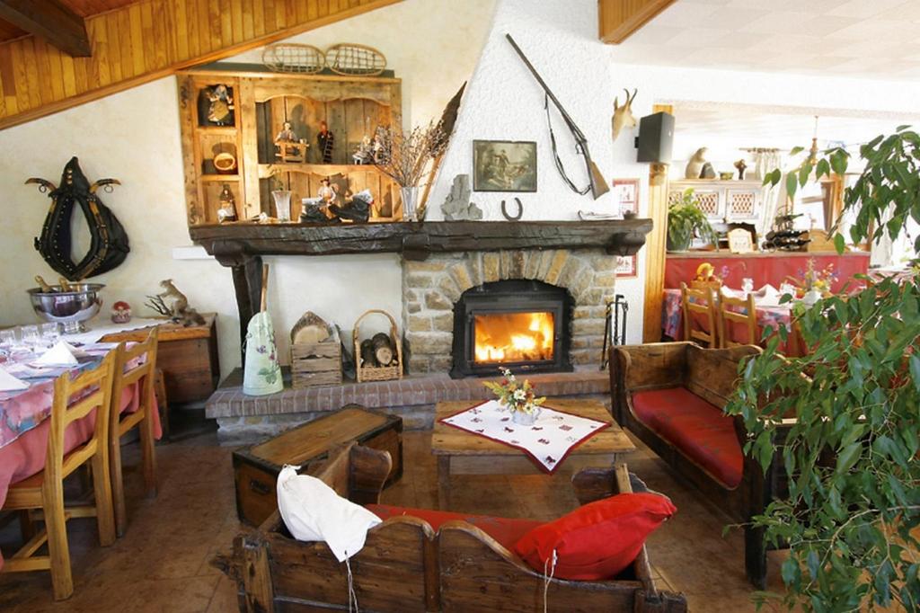 Hotel Le Chamois Logis Le Village, 05350 Molines-en-Queyras