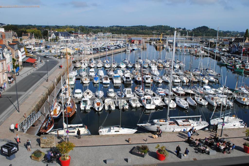 Hôtel Hôtel Le Goëlo - Port de Paimpol 4 Quai Duguay-Trouin 22500 Paimpol