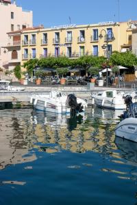 Hôtel Hotel Le Golfe 3, Place Grand Carnot 13260 Cassis Provence-Alpes-Côte d\'Azur