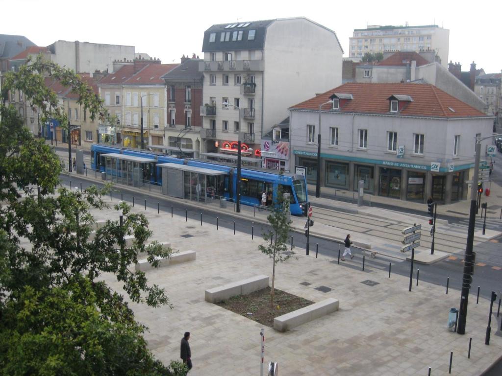 Hôtel Hotel Le Parisien 3 rue Perin 51100 Reims