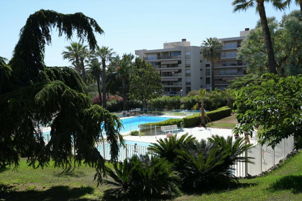 Hotel Le Phoebus Garden & Spa 11430  Gruissan