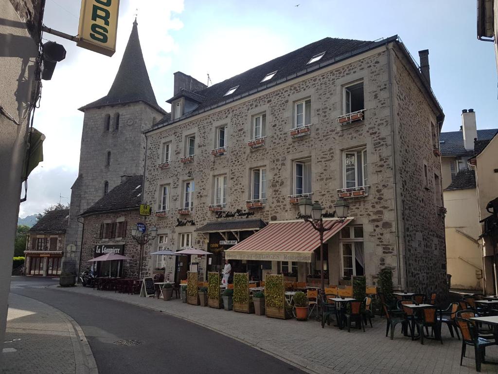 Hotel Le Saint Georges 5 Rue du Capitaine Chevalier, 15400 Riom-ès-Montagnes