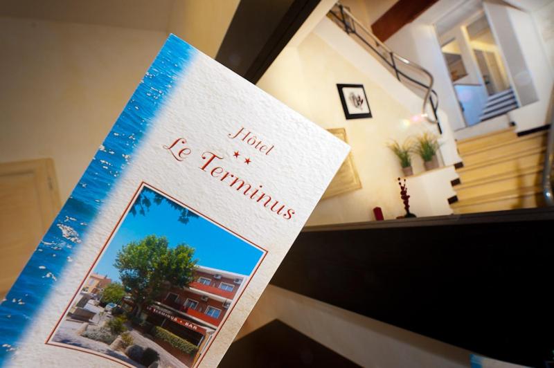 Hotel Le Terminus 2 place des Joyeuses Vacances, 83980 Le Lavandou