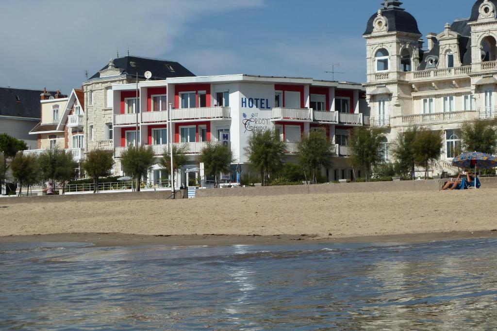 Hôtel Hotel Le Trident Thyrsé 66 Boulevard Frédéric Garnier 17200 Royan