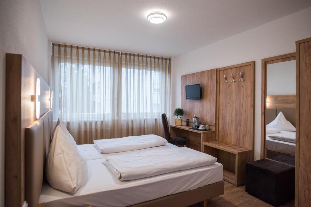 Hotel Leo 1 Mannheimer Straße, 76344 Eggenstein-Leopoldshafen