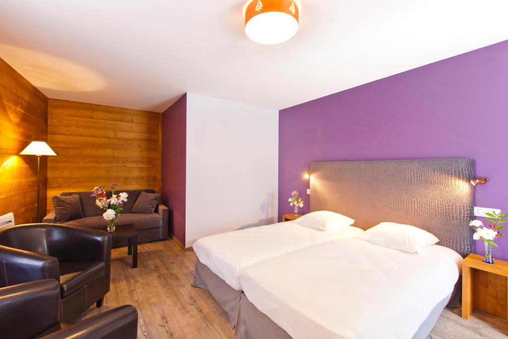 Hotel Les 2 Lacs 9 Place du Commerce, 39130 Clairvaux-les-Lacs