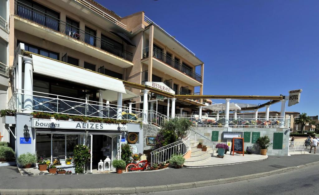 Hôtel Hôtel Les Alizés Promenade De La Mer 83240 Cavalaire-sur-Mer
