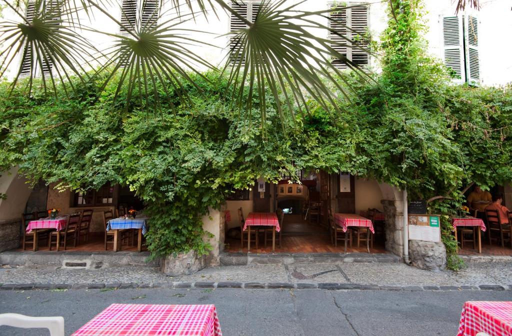 Hôtel Les Arcades 16, place des Arcades, 06410 Biot