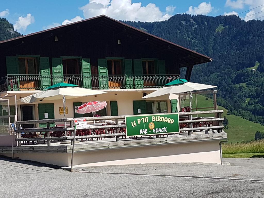 Hôtel Les Bernards 1721, route des Grabilles, 74120 Praz-sur-Arly