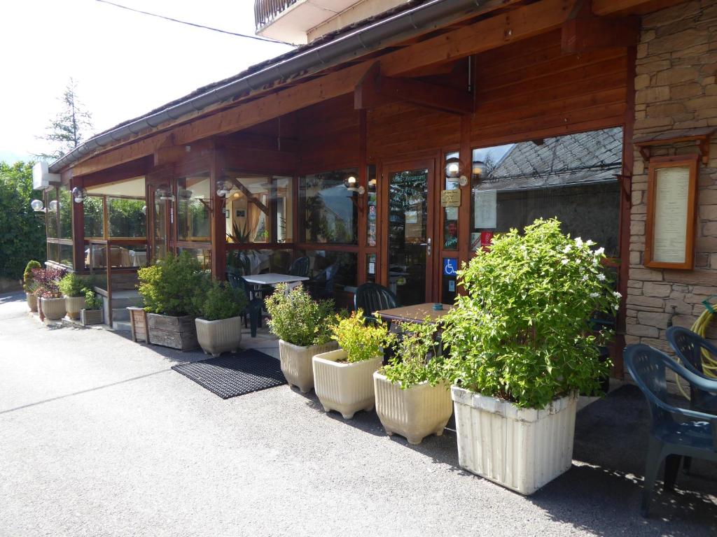 Hotel Les Chenets 1 Rue du Four, 05500 Saint-Julien-en-Champsaur