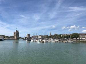 Hôtel Les Gens de Mer La Rochelle by Popinns**