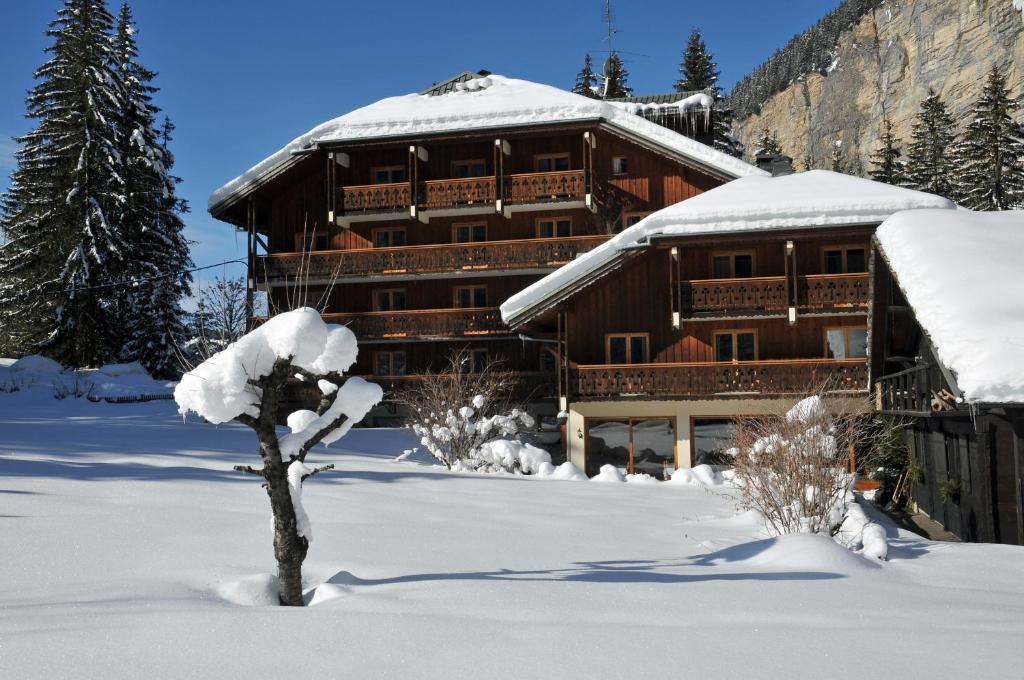 Hôtel Hotel Les Lans 2394 Route des Ardoisières 74110 Morzine