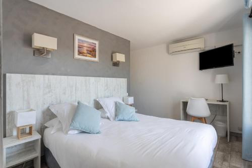 Hotel Les Palmiers En Camargue