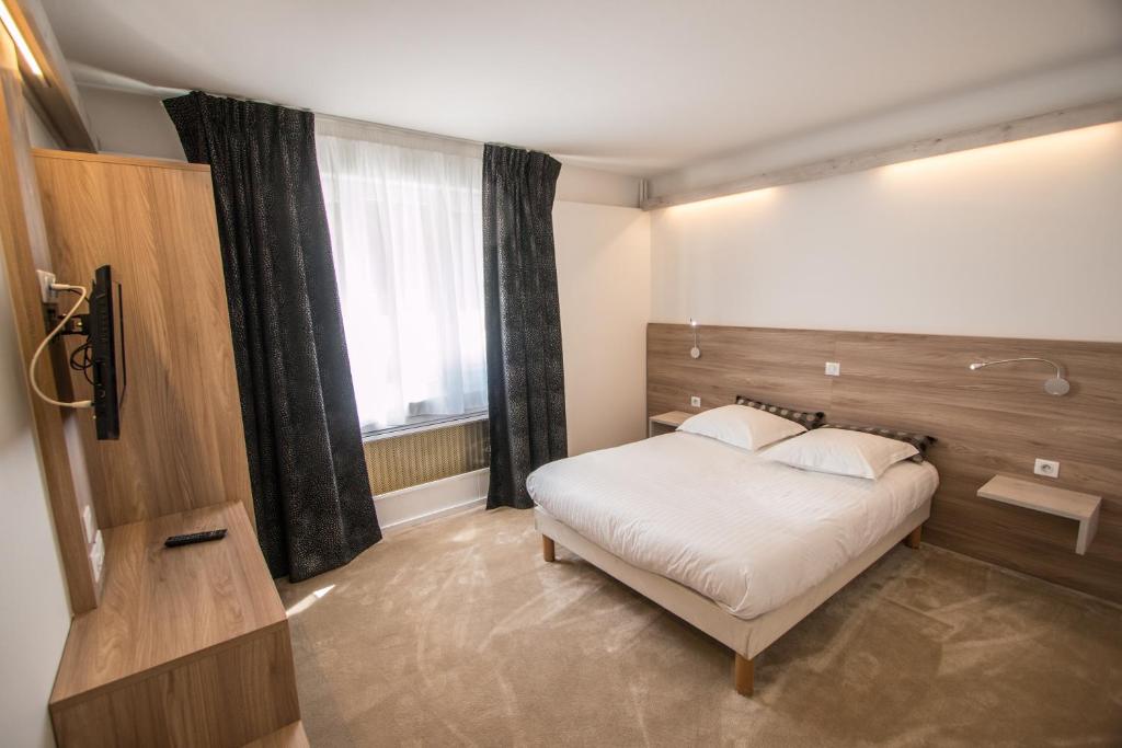 Hotel Les Voyageurs 16 Place Sommeiller, 73500 Modane